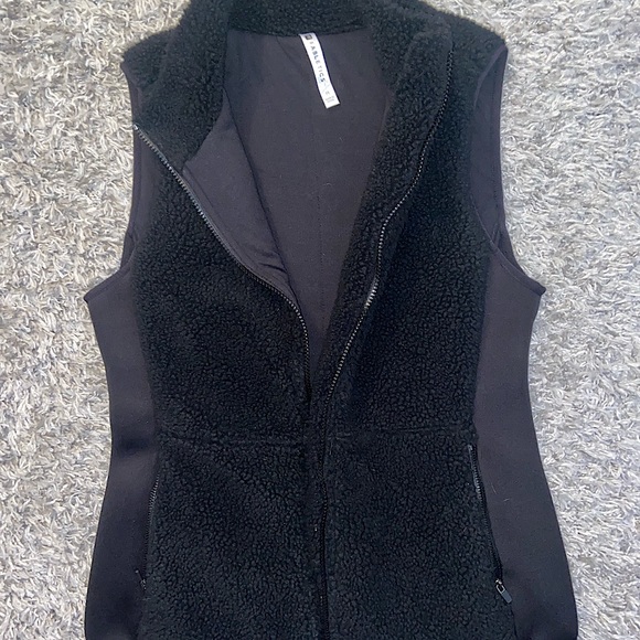 Fabletics Fuzzy Vest - Picture 4 of 4